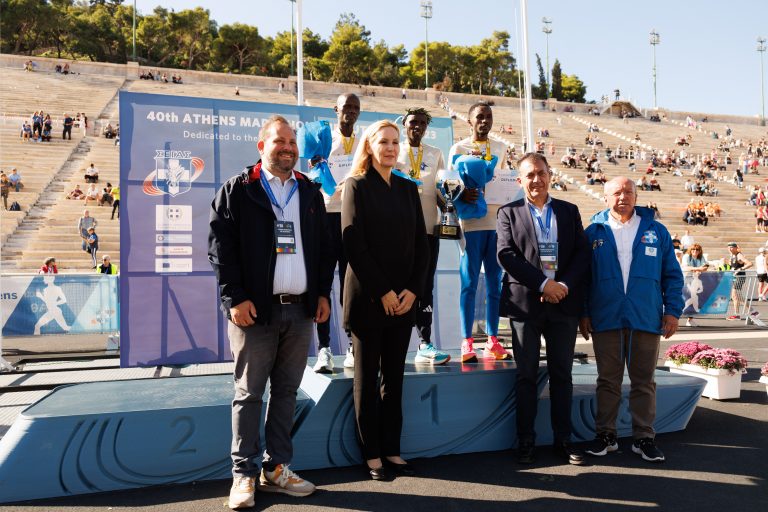 Ο Γενικός Διευθυντής του ΟΒΙ Παναγιώτης Κανελλόπουλος τίμησε τους πρώτους αθλητές στη γενική κατάταξη ανδρών του Αυθεντικού Μαραθωνίου